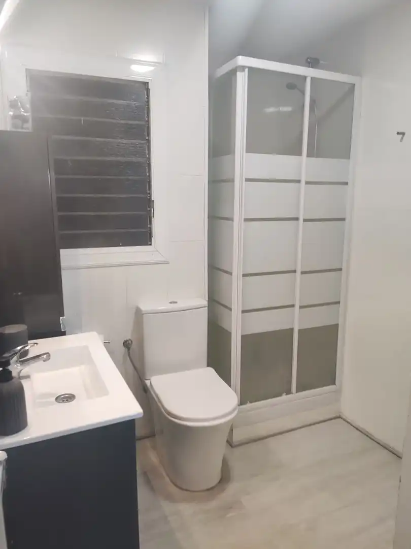 Badezimmer von Wohnung zum Verkauf in Castelldefels mit Klimaanlage, Heizung und Terrasse
