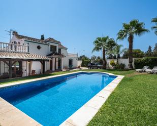 Jardí de Casa o xalet en venda en Marbella amb Aire condicionat, Terrassa i Piscina