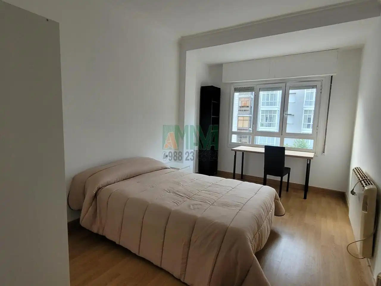 Schlafzimmer von Wohnung zur Miete in Ourense Capital  mit Heizung und Balkon
