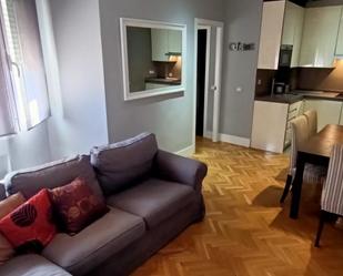 Sala d'estar de Apartament de lloguer en  Madrid Capital amb Aire condicionat