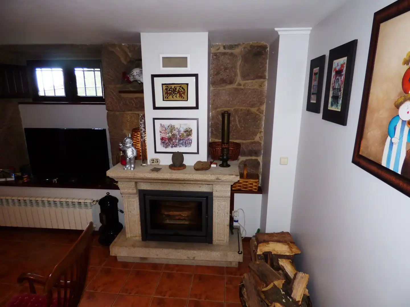 Wohnzimmer von Haus oder Chalet zum Verkauf in As Neves   mit Privatgarten, Terrasse und Ofen