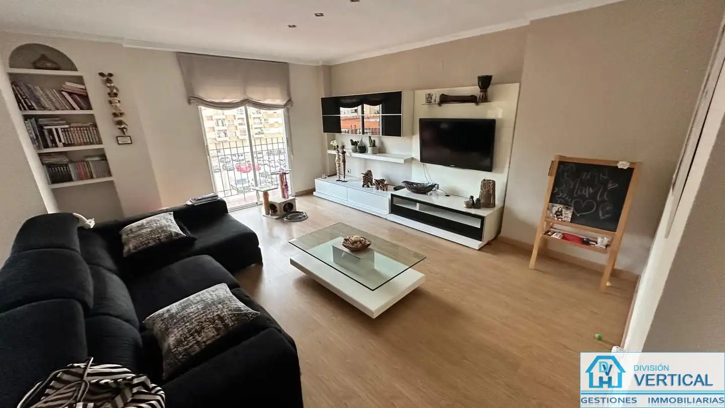 Living room of Flat for rent in Valencia  with Air Conditioner, Heating and Furnished