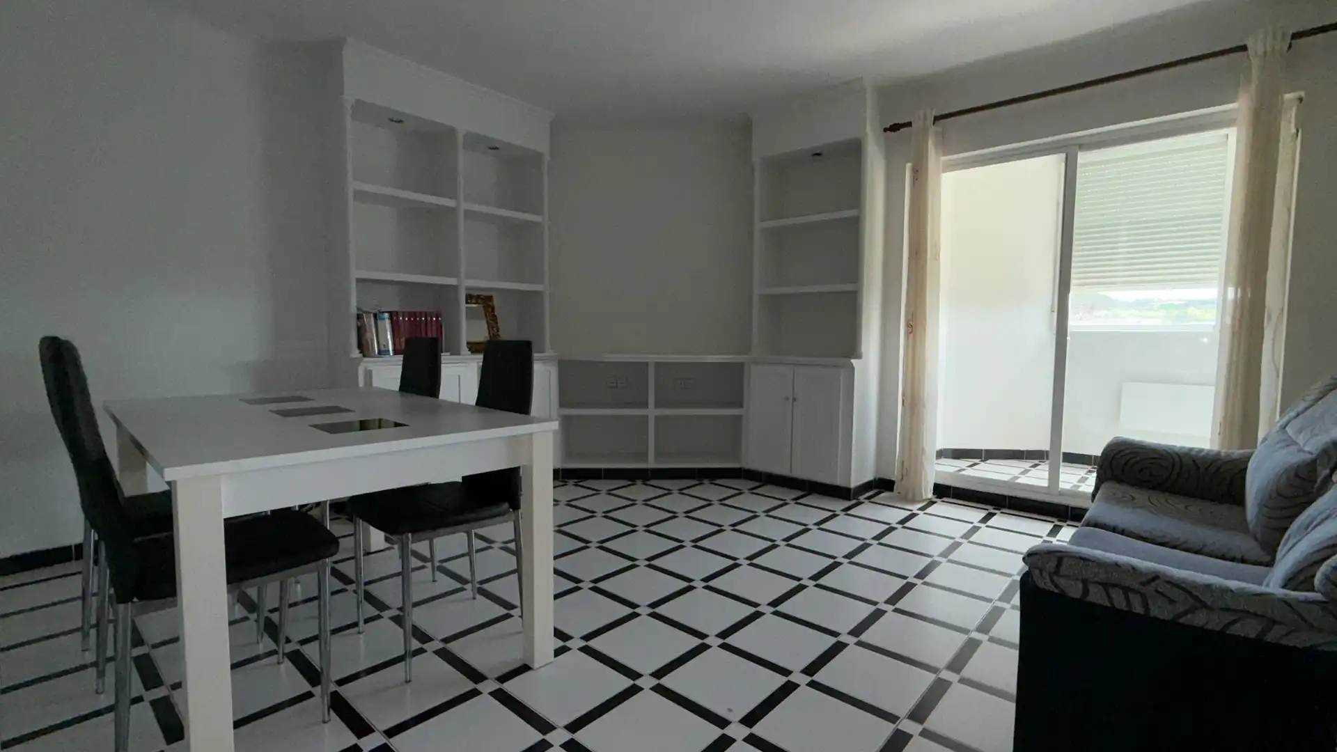 Comedor de Piso de alquiler en Aldea del Fresno con Aire acondicionado, Terraza y Amueblado