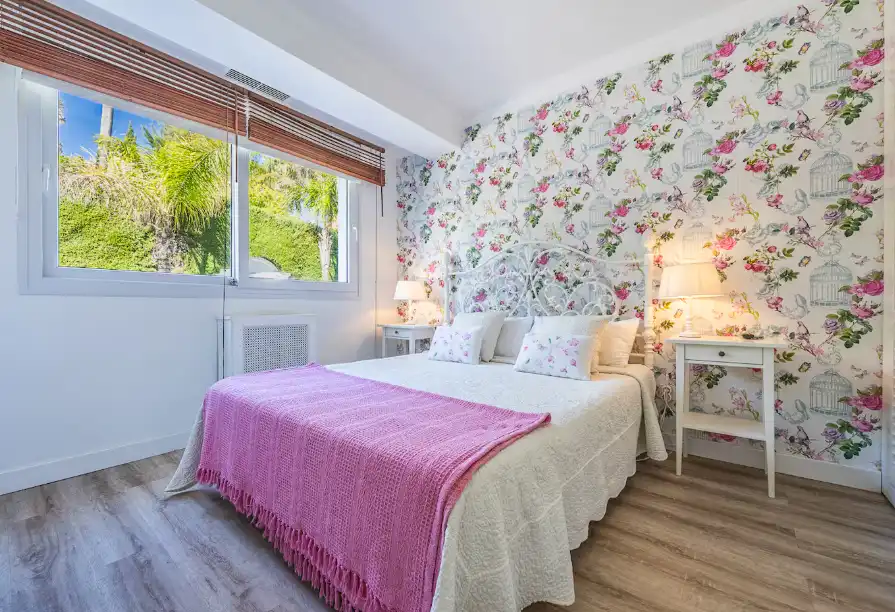 Dormitori de Casa o xalet de lloguer en Marbella amb Aire condicionat, Jardí privat i Terrassa