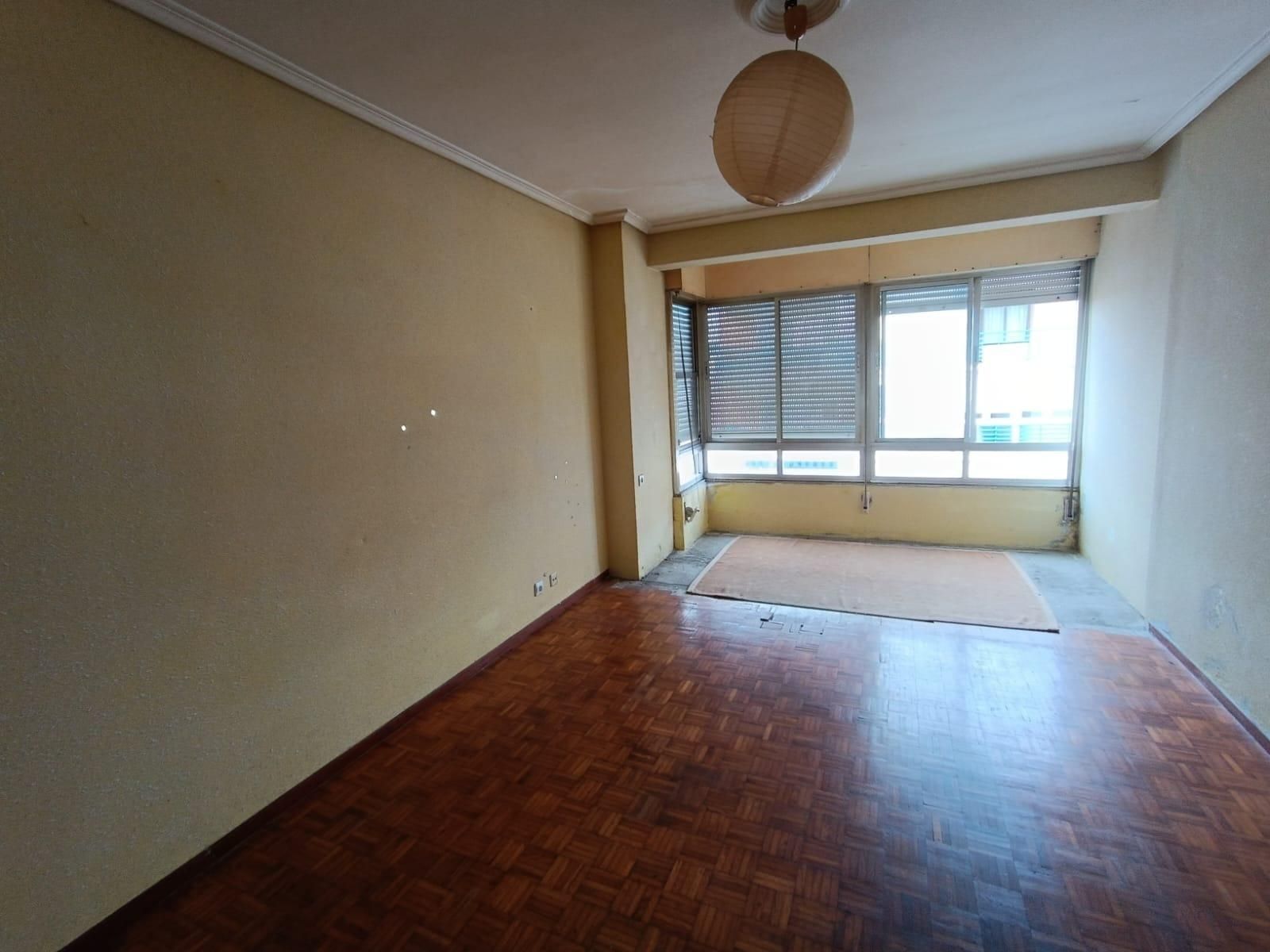 Bedroom of Flat for sale in Torrelavega 