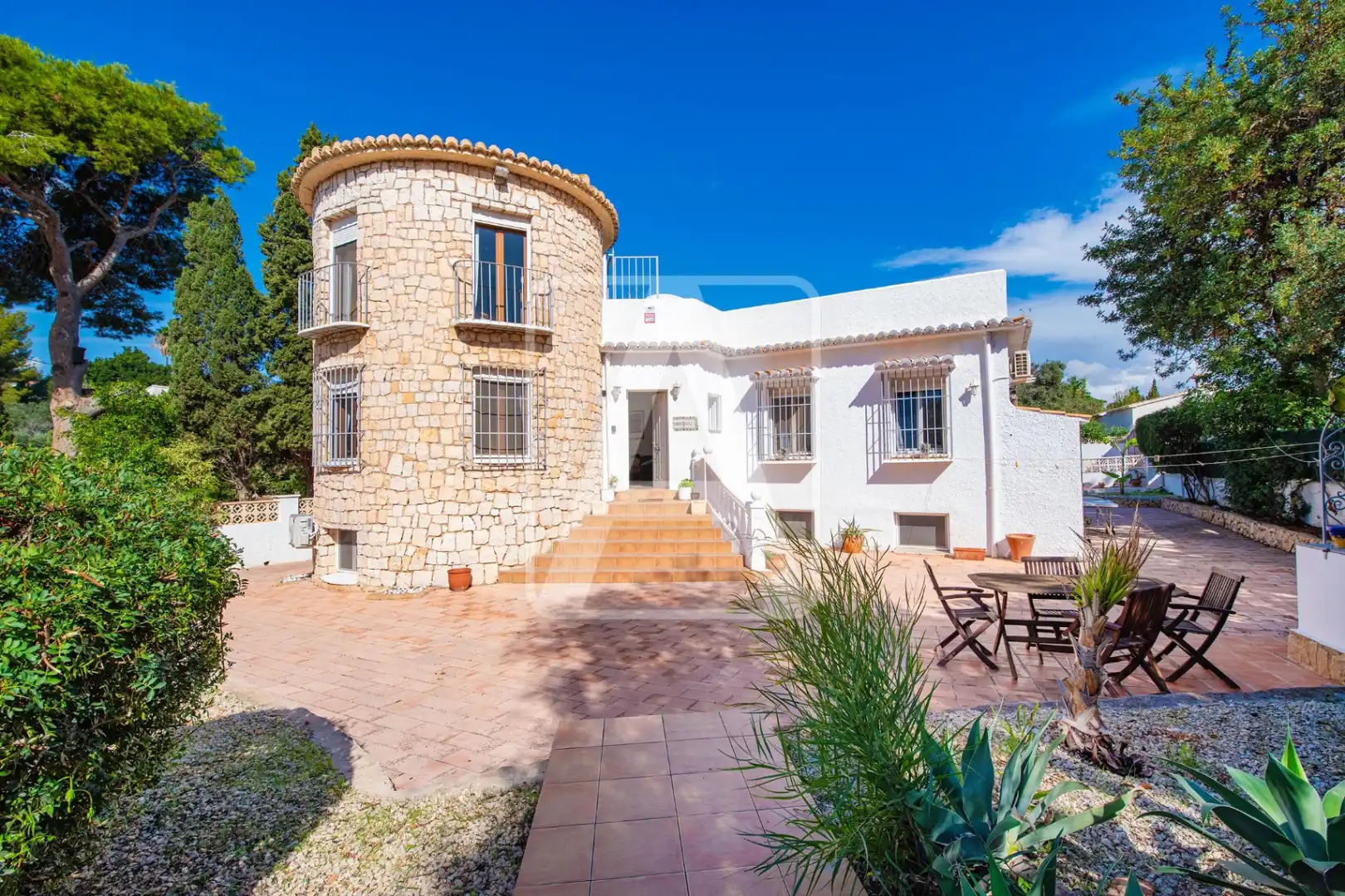 Villa con piscina in vendita a Carrió - La Merced - Los Pinos