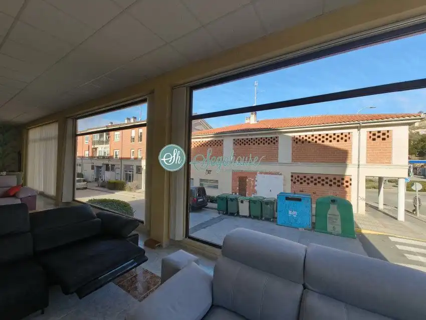 Business premises to rent in La Lastrilla, imagen 3