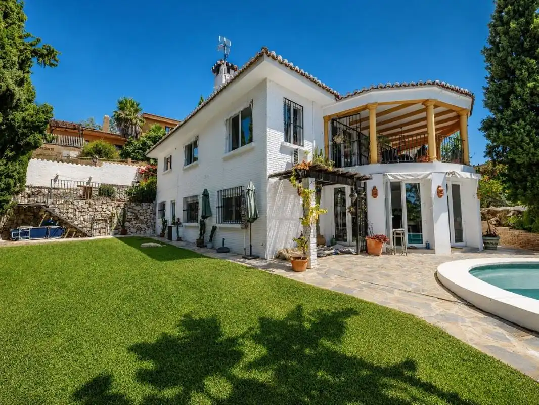 Vista exterior de Casa o chalet en venta en Benalmádena con Aire acondicionado, Calefacción y Jardín privado