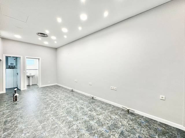 Local comercial en Alquiler en Senda Valentín Foronda en Sansomendi