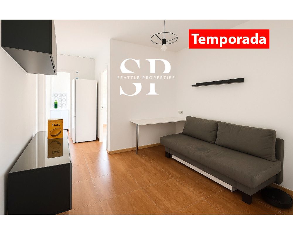 Dormitori de Pis de lloguer en L'Hospitalet de Llobregat amb Parquet i Moblat
