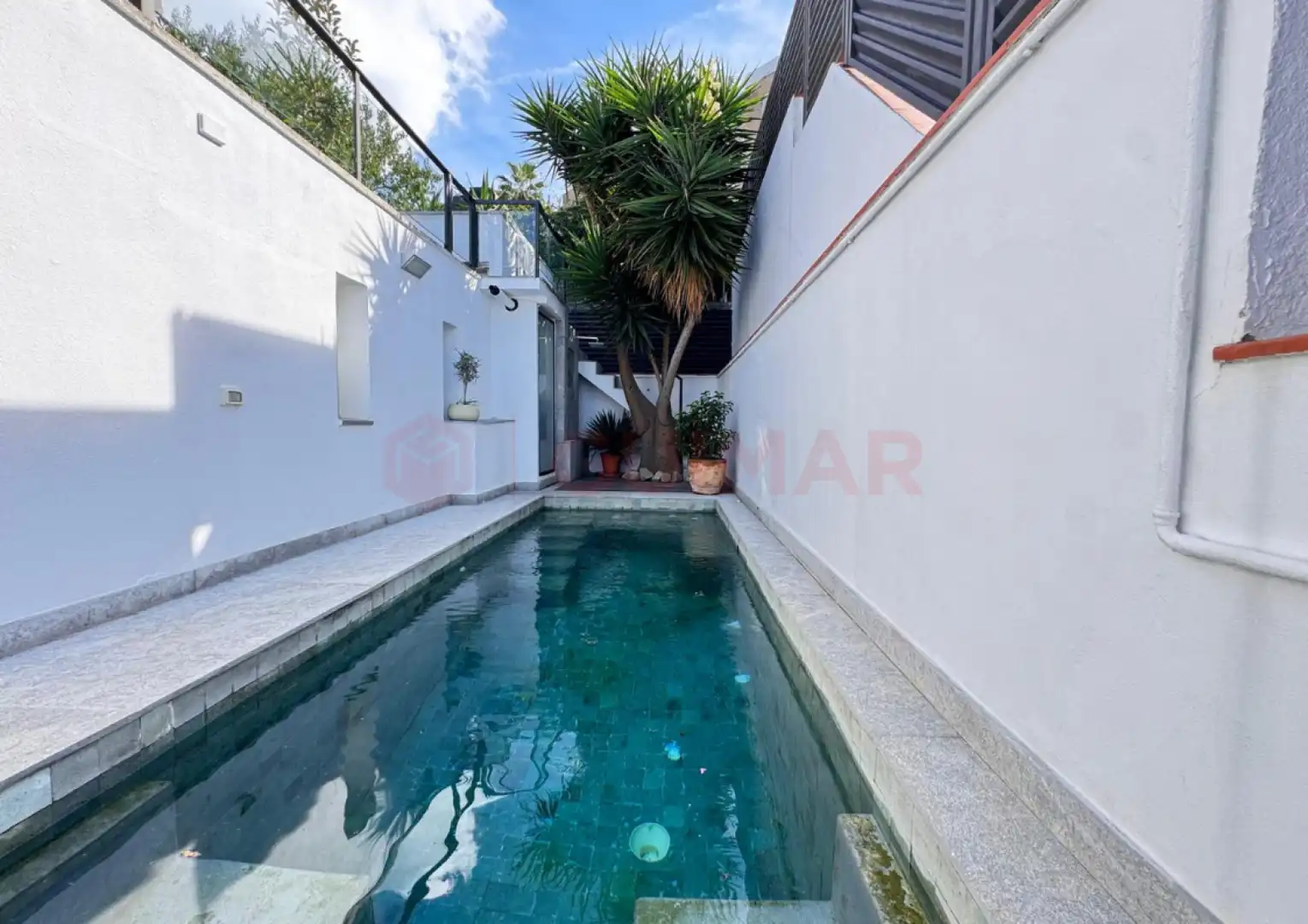 Swimming pool of Houses for sale in La Miranda - Can Candeler 