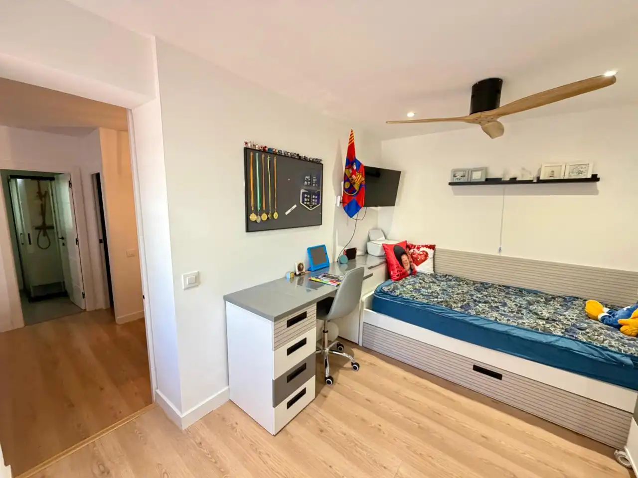 Bedroom of Attic for sale in Barcelona  with Air Conditioner, Heating and Parquet flooring