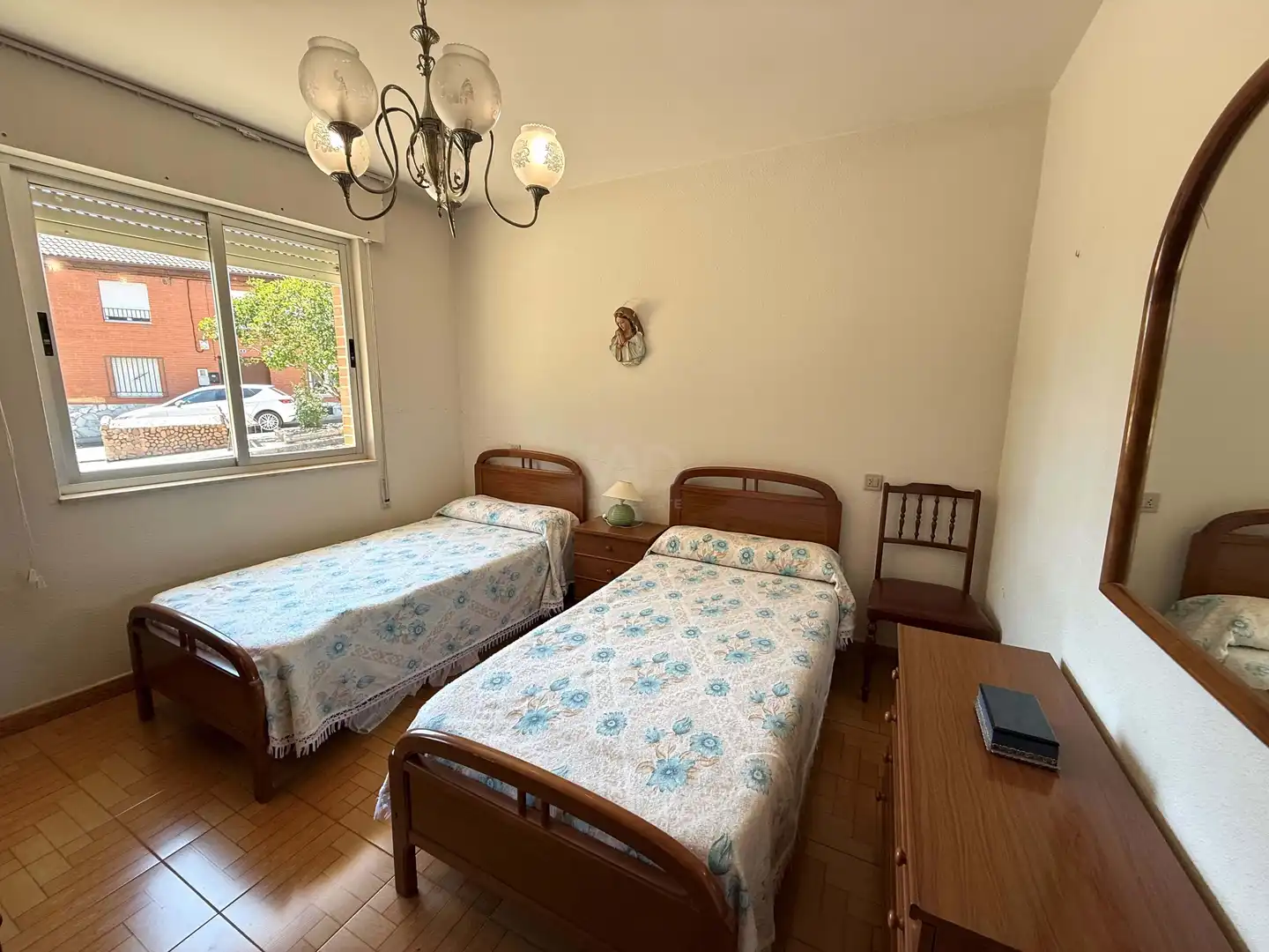 Schlafzimmer von Einfamilien-Reihenhaus zum Verkauf in Villamañán mit Heizung