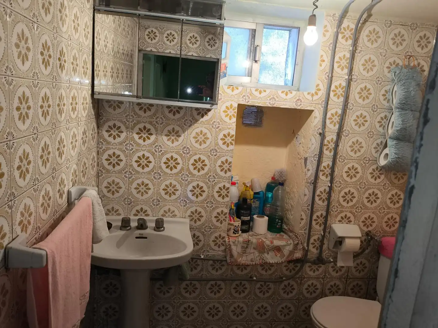 Bany de Casa o xalet en venda en Santa Comba amb Traster i Moblat