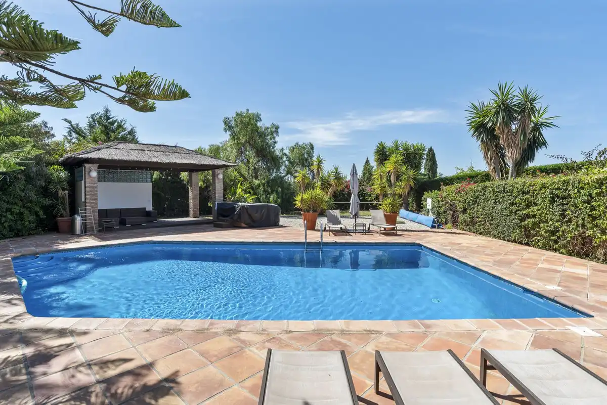 Piscina de Casa o xalet en venda en Benahavís amb Aire condicionat, Jardí privat i Terrassa