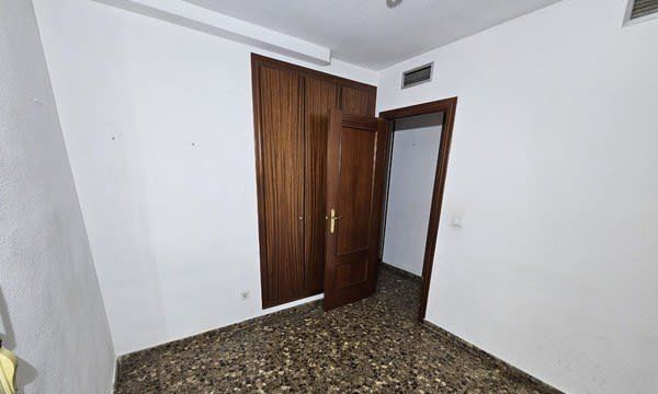 Bedroom of Flat for sale in  Valencia Capital  with Alarm