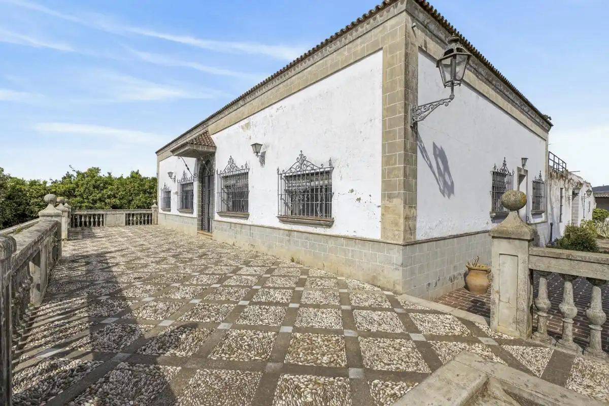 Außenansicht von Country house zum Verkauf in Lora del Río mit Heizung, Privatgarten und Terrasse