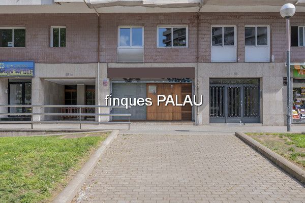 Exterior view of Premises for sale in  Barcelona Capital  with Air Conditioner