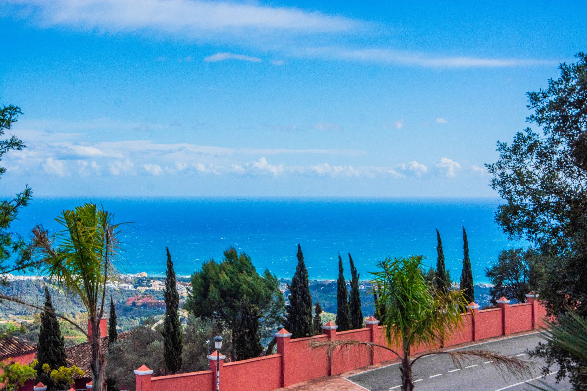 Vista exterior de Dúplex en venda en Marbella amb Aire condicionat, Terrassa i Piscina