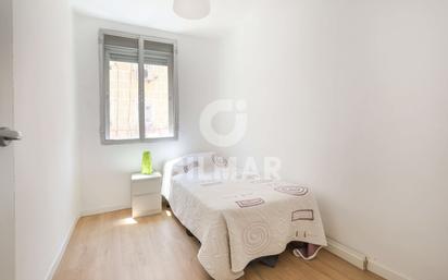 Bedroom of Flat for sale in  Madrid Capital