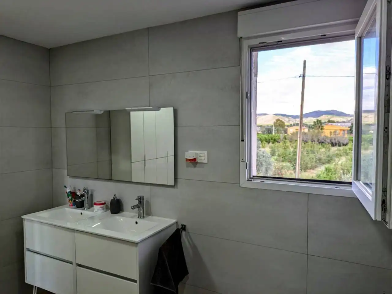 Baño de Casa o chalet en venta en Castellón de la Plana / Castelló de la Plana con Aire acondicionado, Jardín privado y Terraza