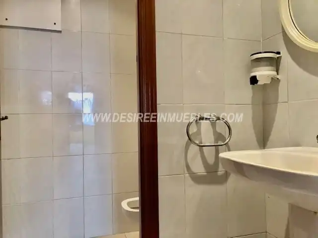 Habitación de Local de alquiler en Valencia con Aire acondicionado y Calefacción