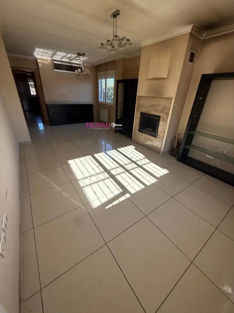 Sala de estar de Casa o chalet en venta en Torres de la Alameda con Aire acondicionado, Calefacción y Terraza