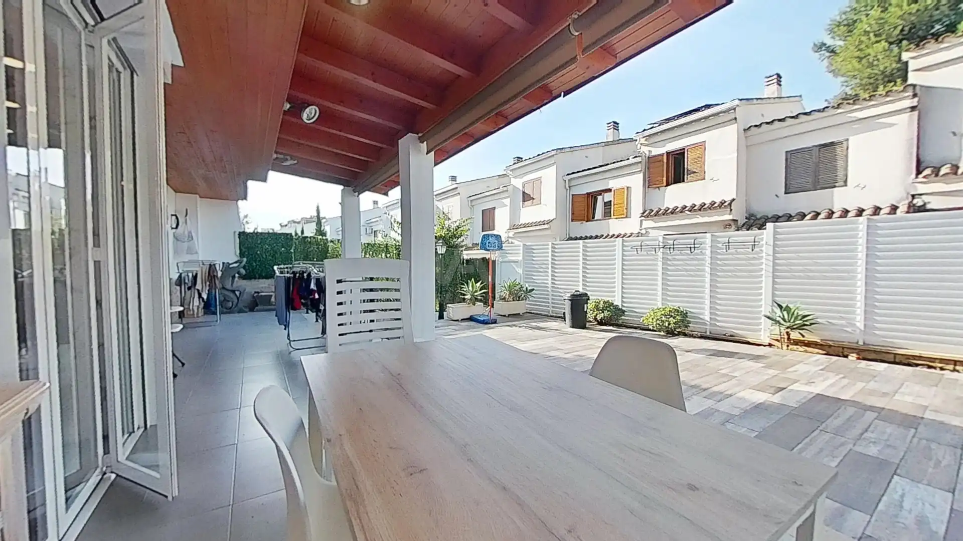 Terrasse von Einfamilien-Reihenhaus zum Verkauf in Benicasim / Benicàssim mit Klimaanlage und Heizung