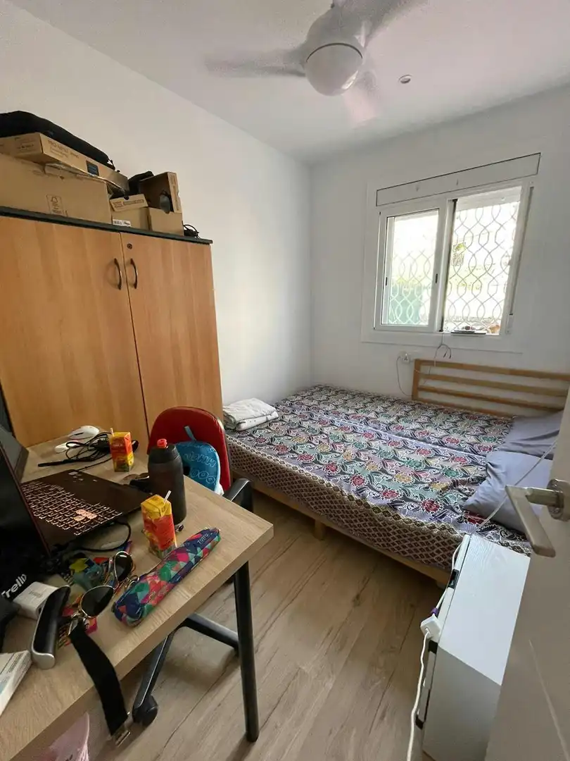 Bedroom of Flat for share in L'Hospitalet de Llobregat  with Air Conditioner, Heating and Furnished