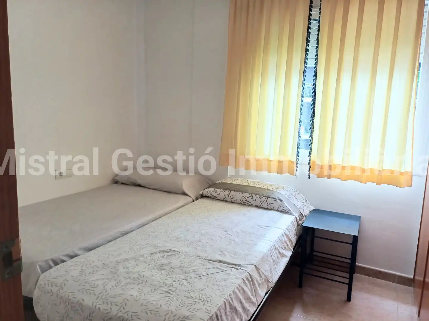 Habitación de Piso de alquiler en Calafell con Aire acondicionado, Terraza y Amueblado