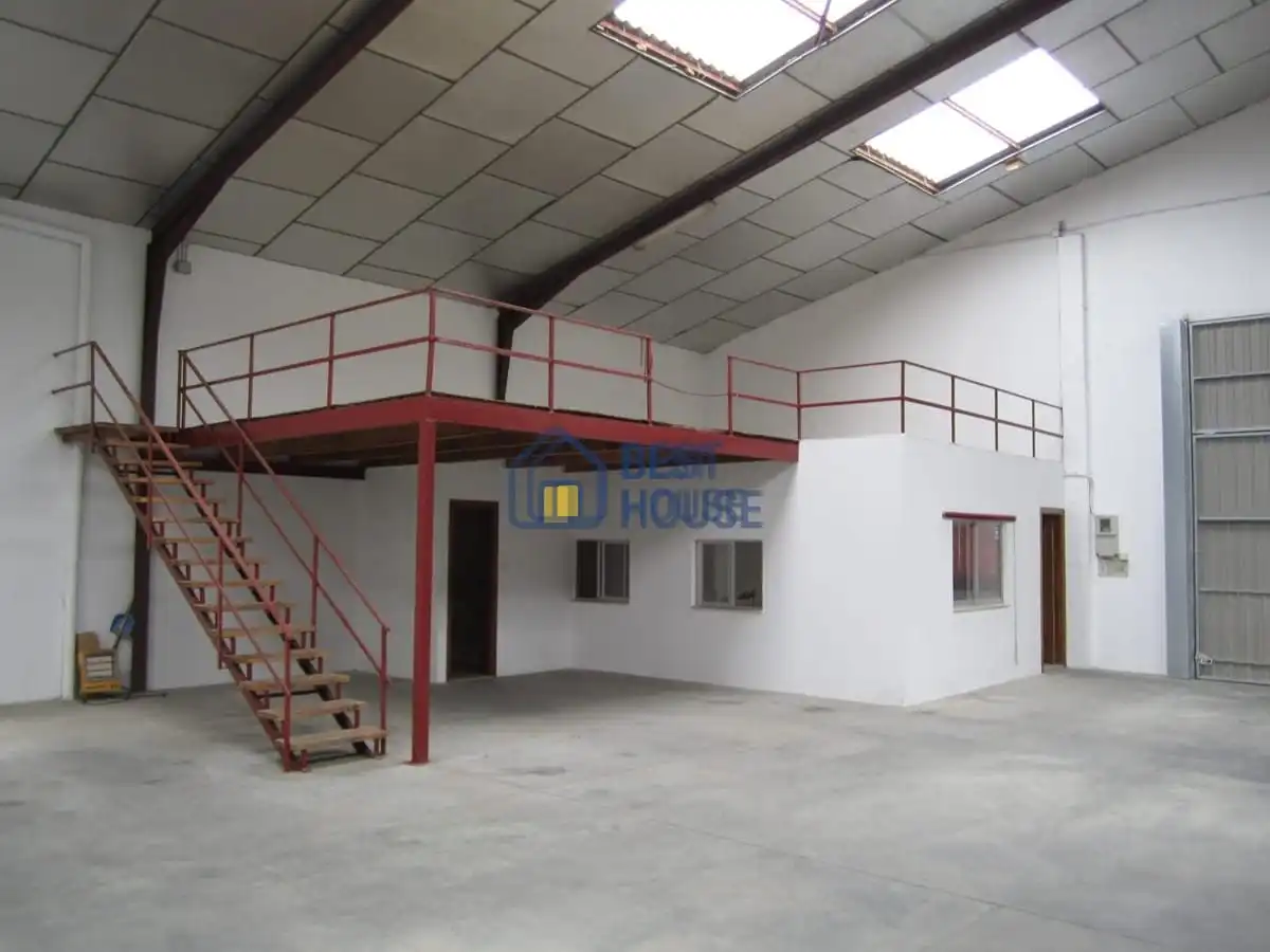 Nave industrial de alquiler en León Capital 