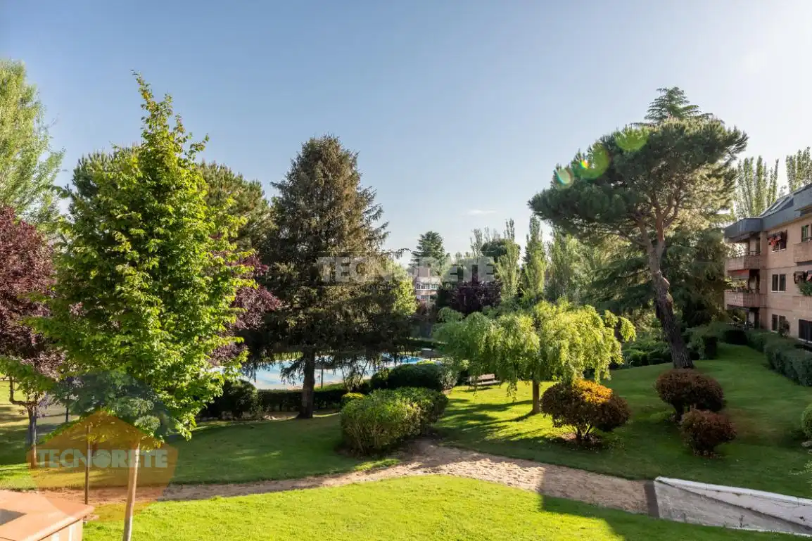 Jardí de Pis de lloguer en Majadahonda amb Aire condicionat, Calefacció i Terrassa