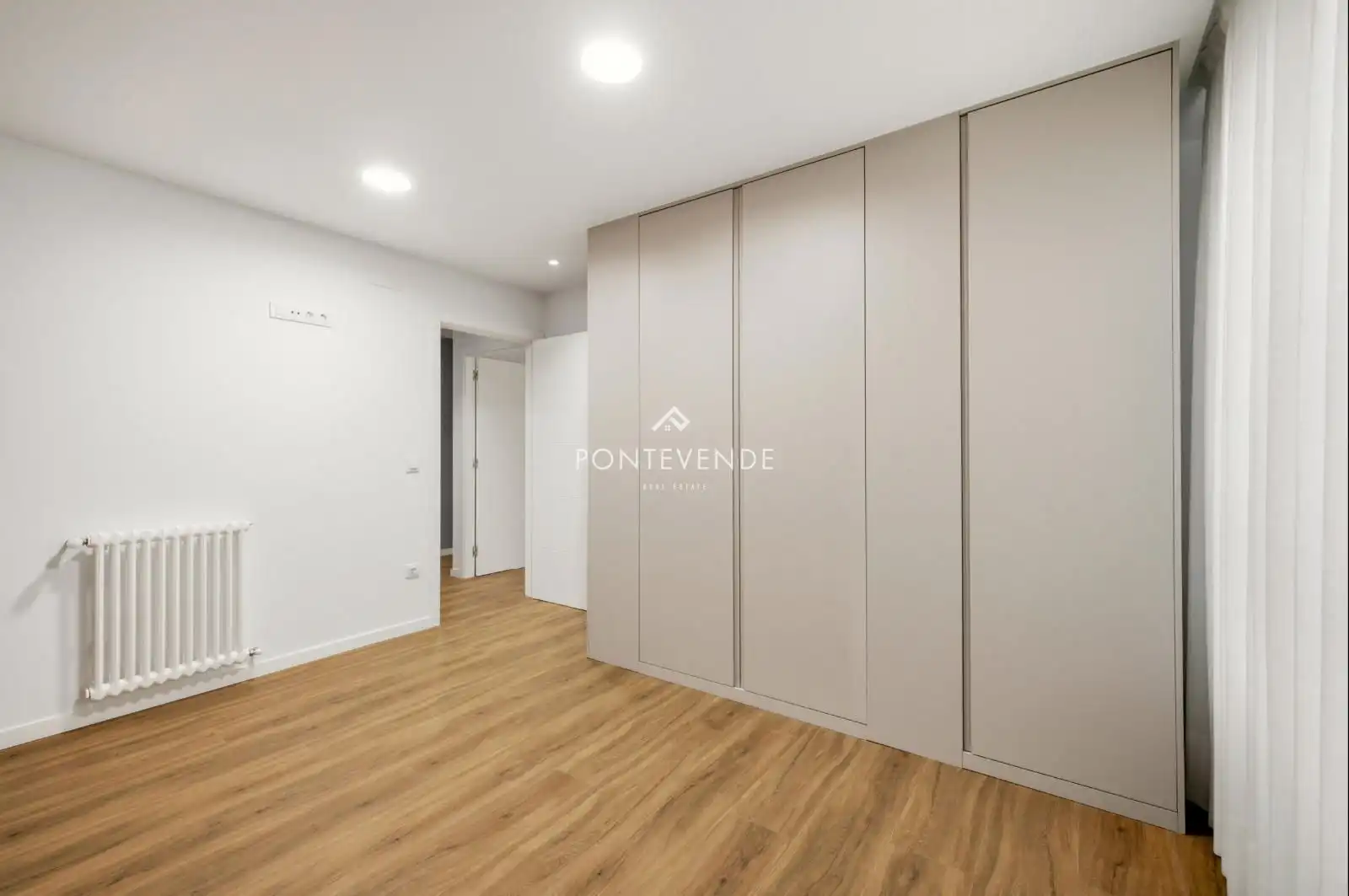 Bedroom of Flat for sale in Pontevedra Capital   with Heating and Storage room