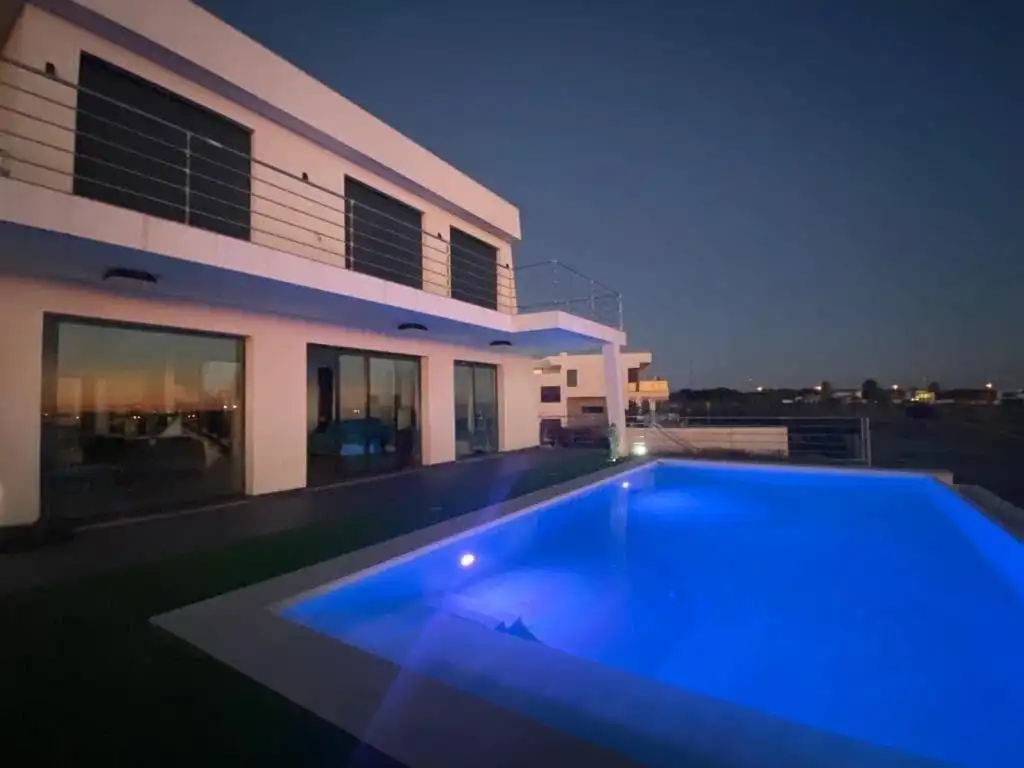 Piscina de Casa o xalet en venda en Puerto Real amb Aire condicionat, Jardí privat i Terrassa