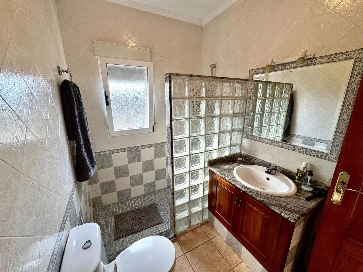 Baño de Casa o chalet de alquiler en Jacarilla con Jardín privado, Terraza y Trastero