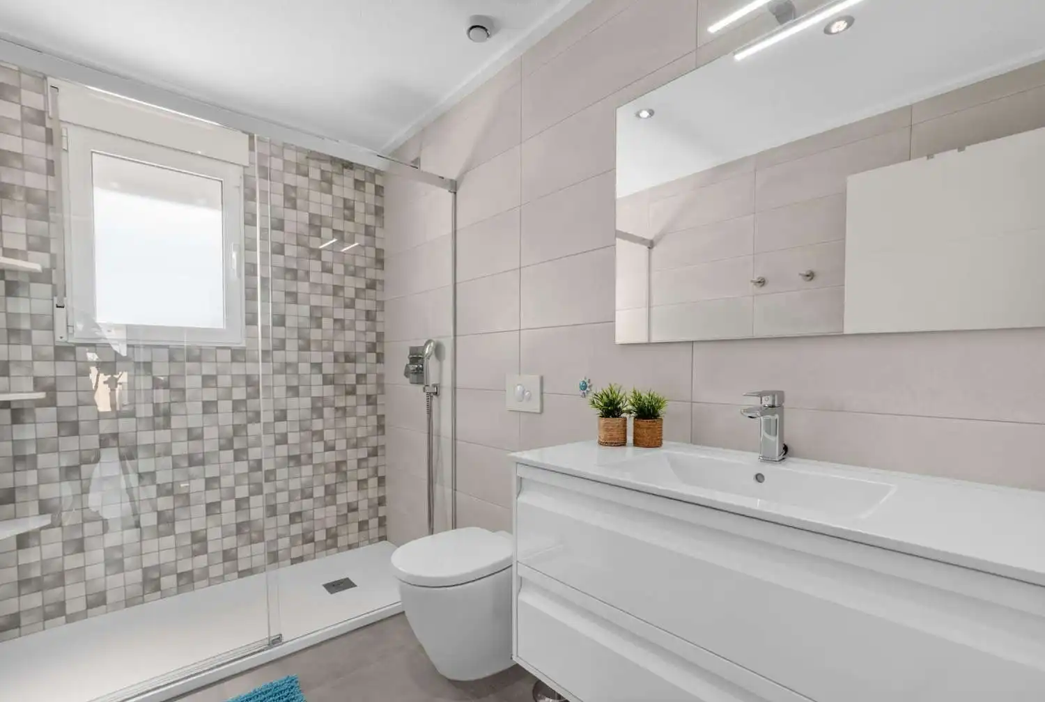 Baño de Casa adosada en venta en Orihuela con Aire acondicionado, Calefacción y Terraza