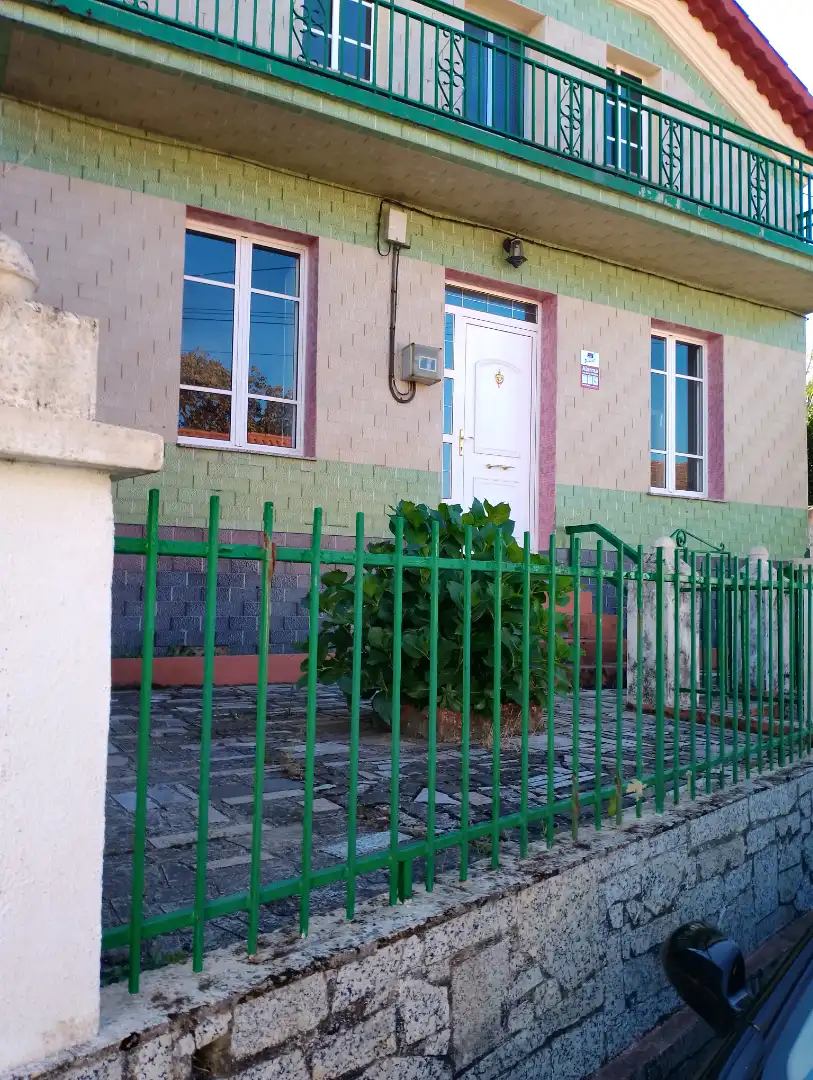 Vista exterior de Casa o xalet en venda en Ribeira amb Calefacció, Jardí privat i Terrassa