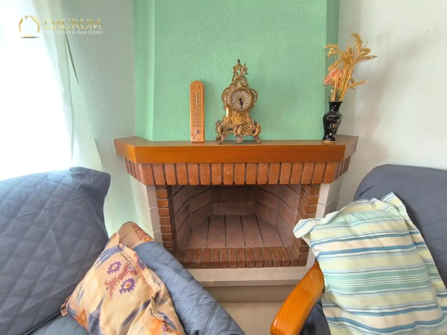 Wohnzimmer von Einfamilien-Reihenhaus zum Verkauf in Santa Pola mit Klimaanlage, Heizung und Privatgarten