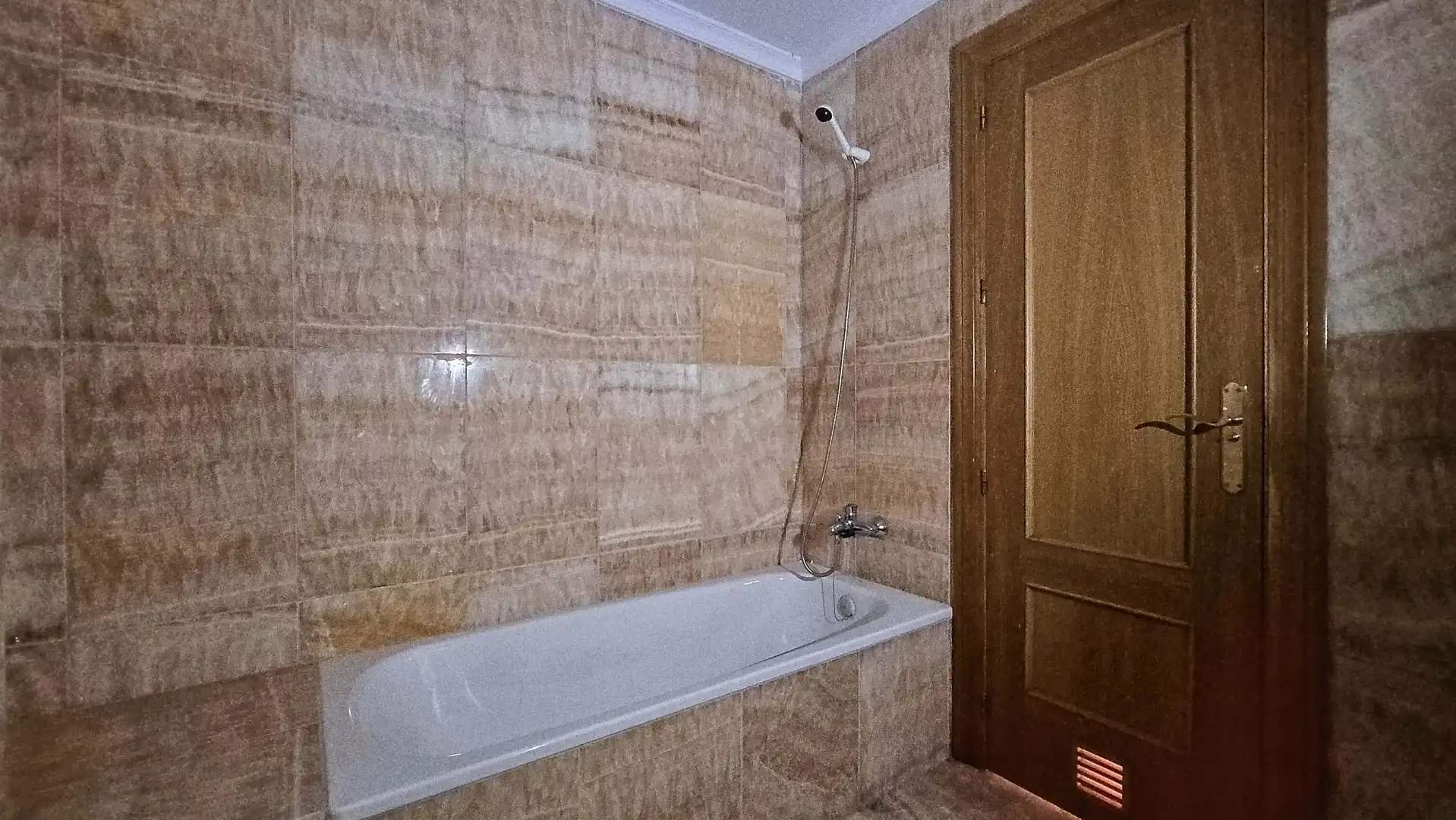 Baño de Piso en venta en Roquetas de Mar con Aire acondicionado y Terraza