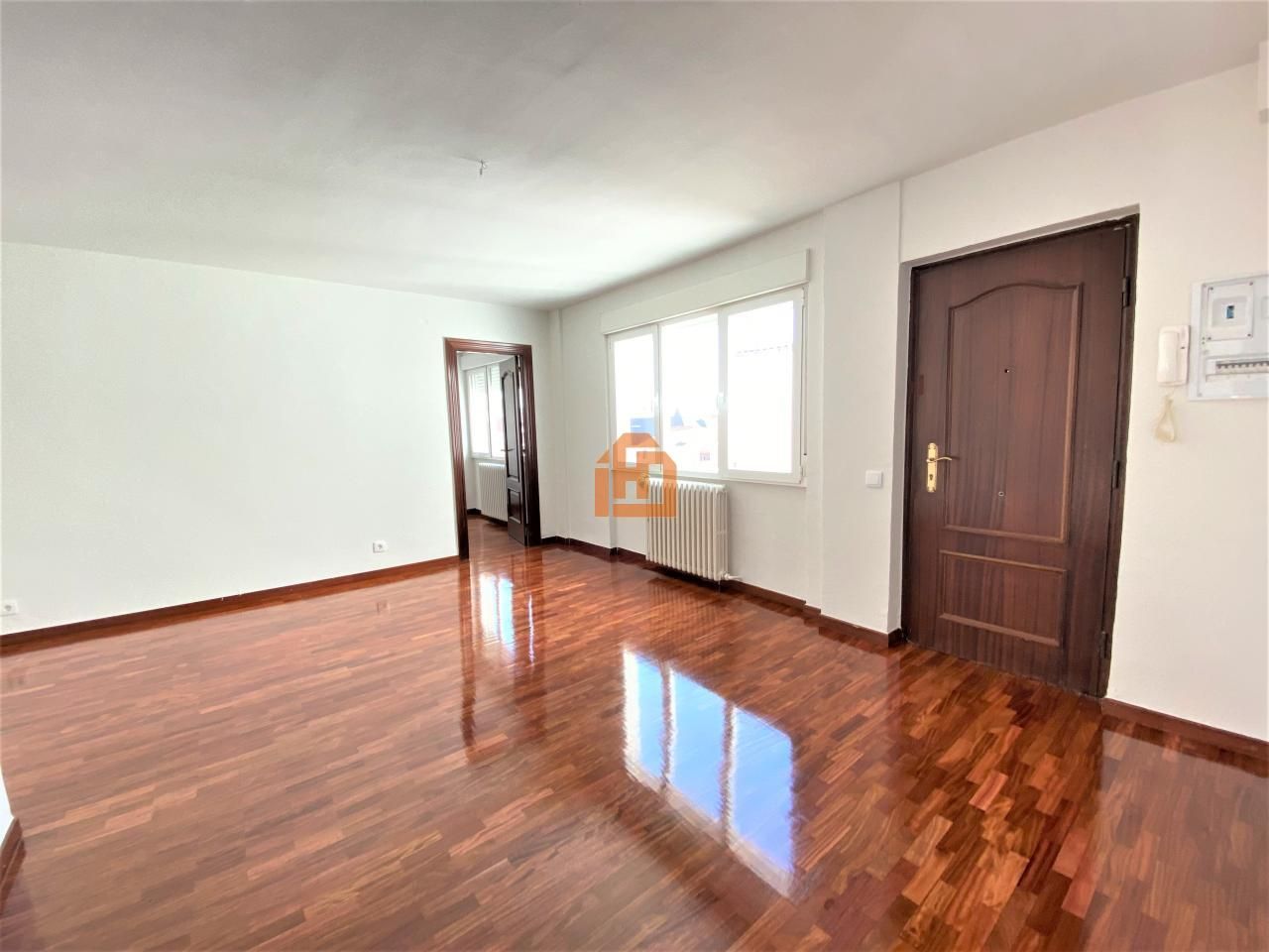 Sala d'estar de Pis de lloguer en León Capital  amb Calefacció i Parquet