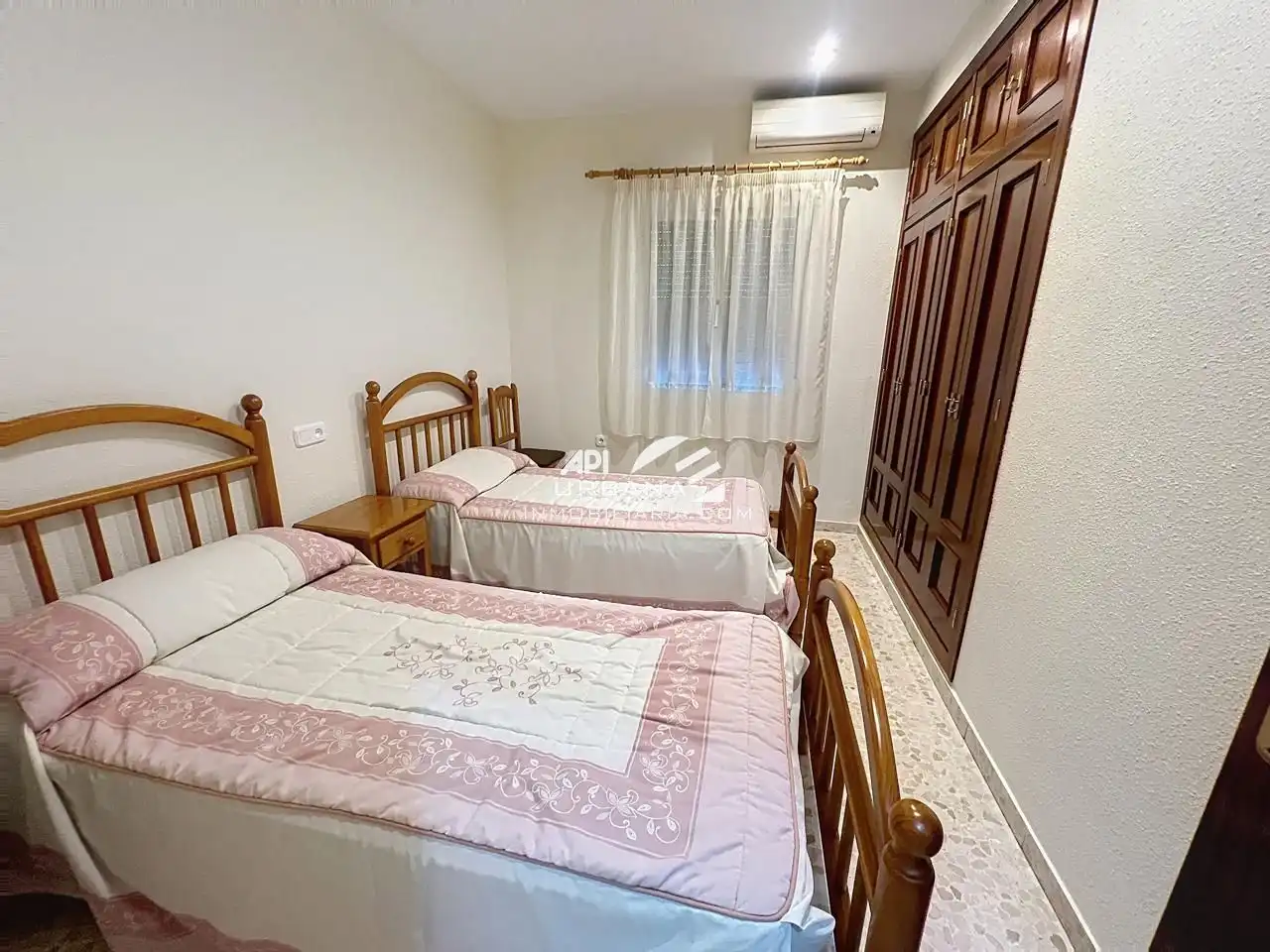 Dormitori de Casa o xalet en venda en Lucena amb Aire condicionat i Piscina