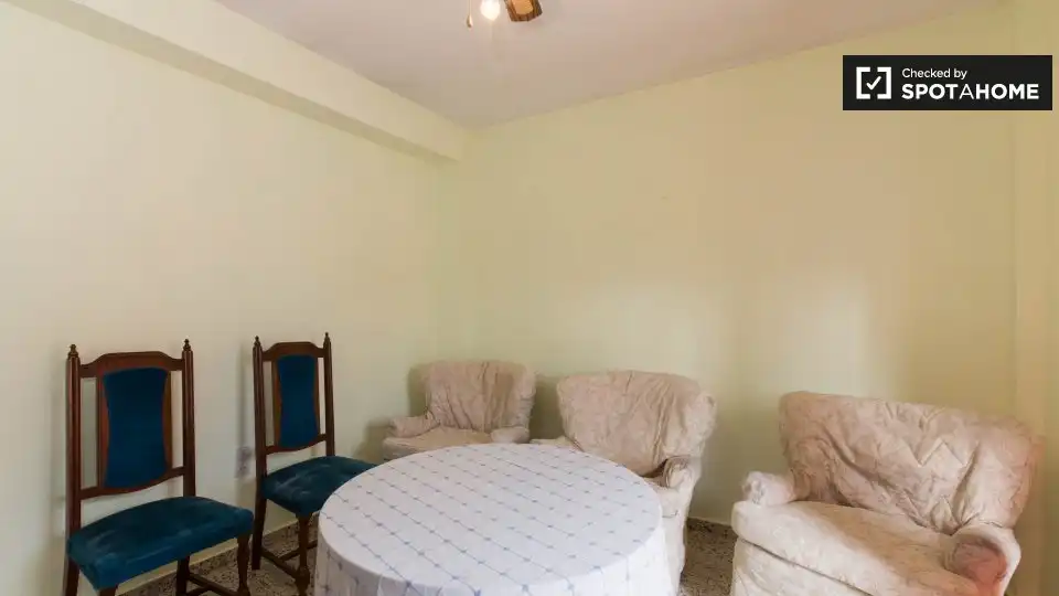 Dining room of Flat for share in Granada  with Air Conditioner, Heating and Furnished