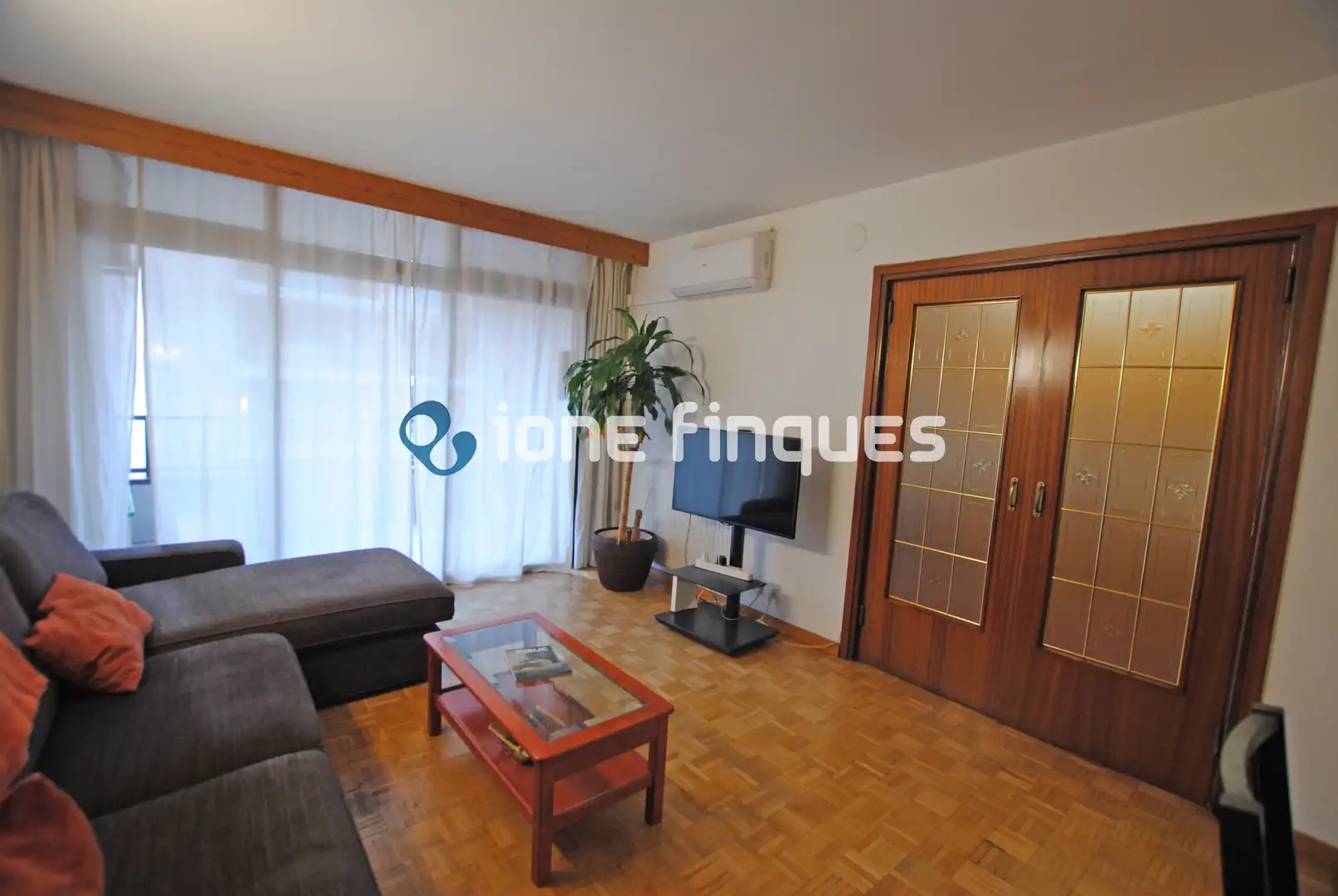 Living room of Flat for sale in Cerdanyola del Vallès  with Heating, Terrace and Storage room