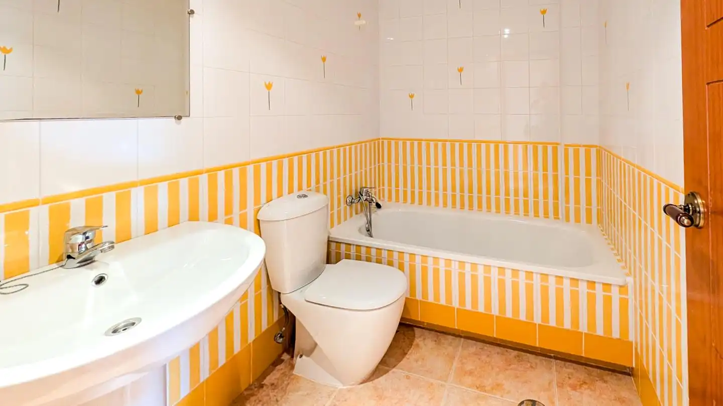 Baño de Casa o chalet en venta en Santa Pola con Jardín privado, Terraza y Piscina