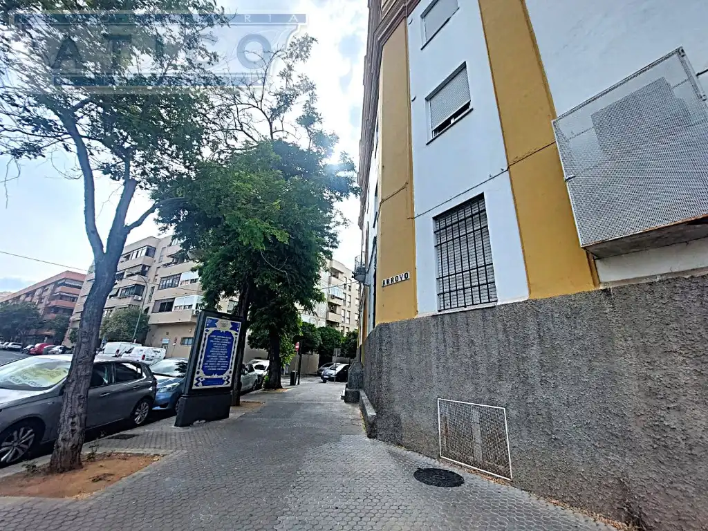 Vista exterior de Pis en venda en Sevilla amb Moblat, Forn i Rentadora