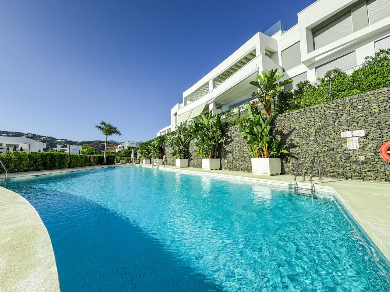 Swimming pool of Apartment for sale in Marbella  with Air Conditioner, Heating and Private garden