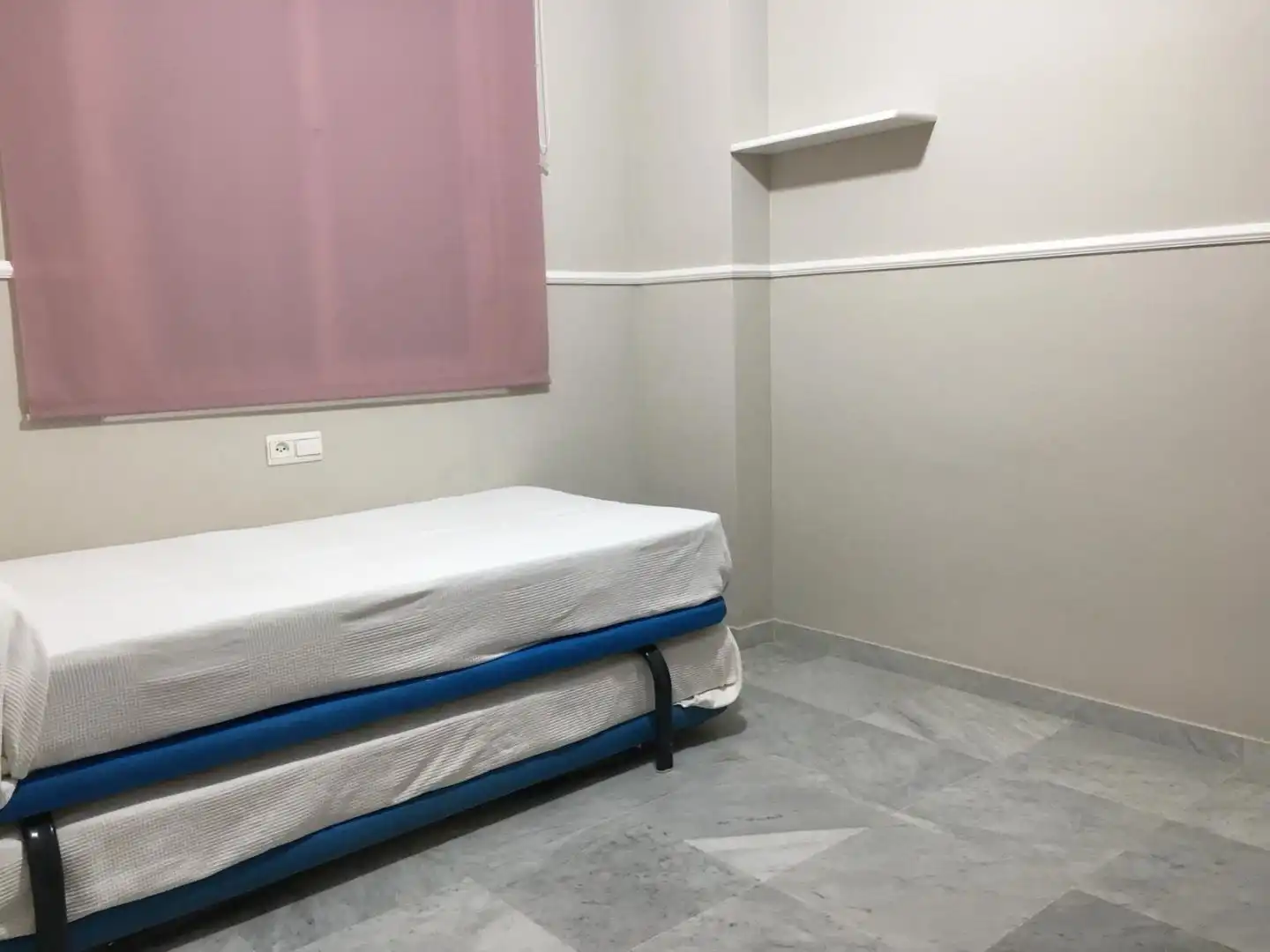 Dormitori de Pis de lloguer en Algeciras amb Moblat