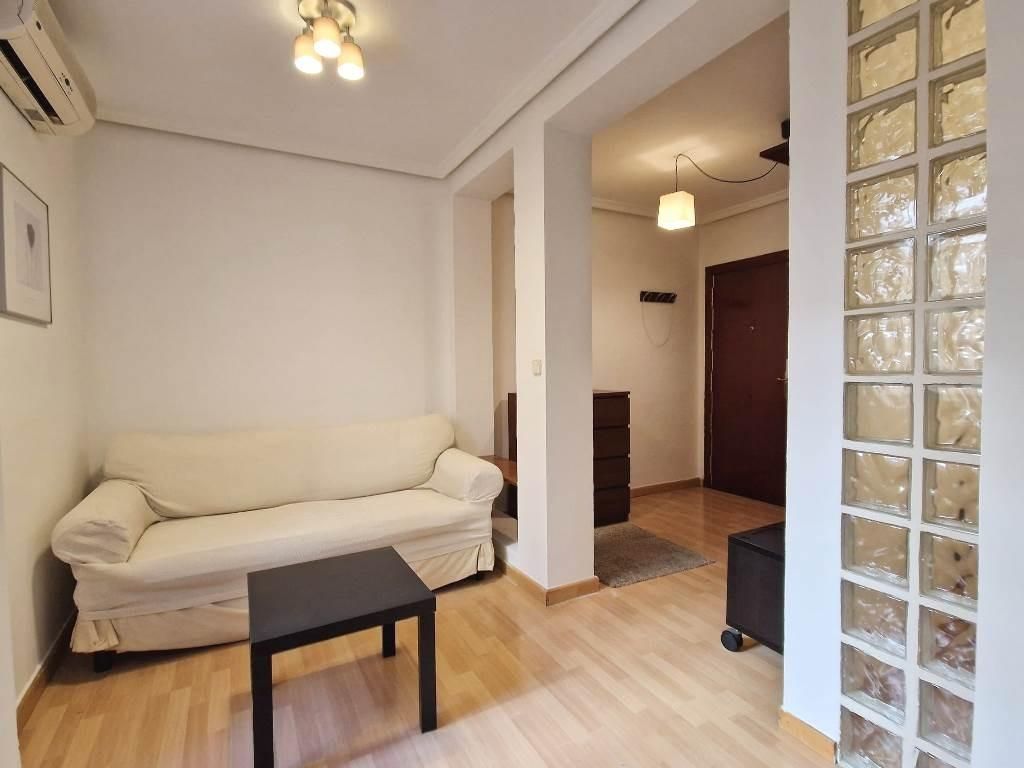 Sala d'estar de Apartament en venda en  Madrid Capital amb Aire condicionat i Calefacció