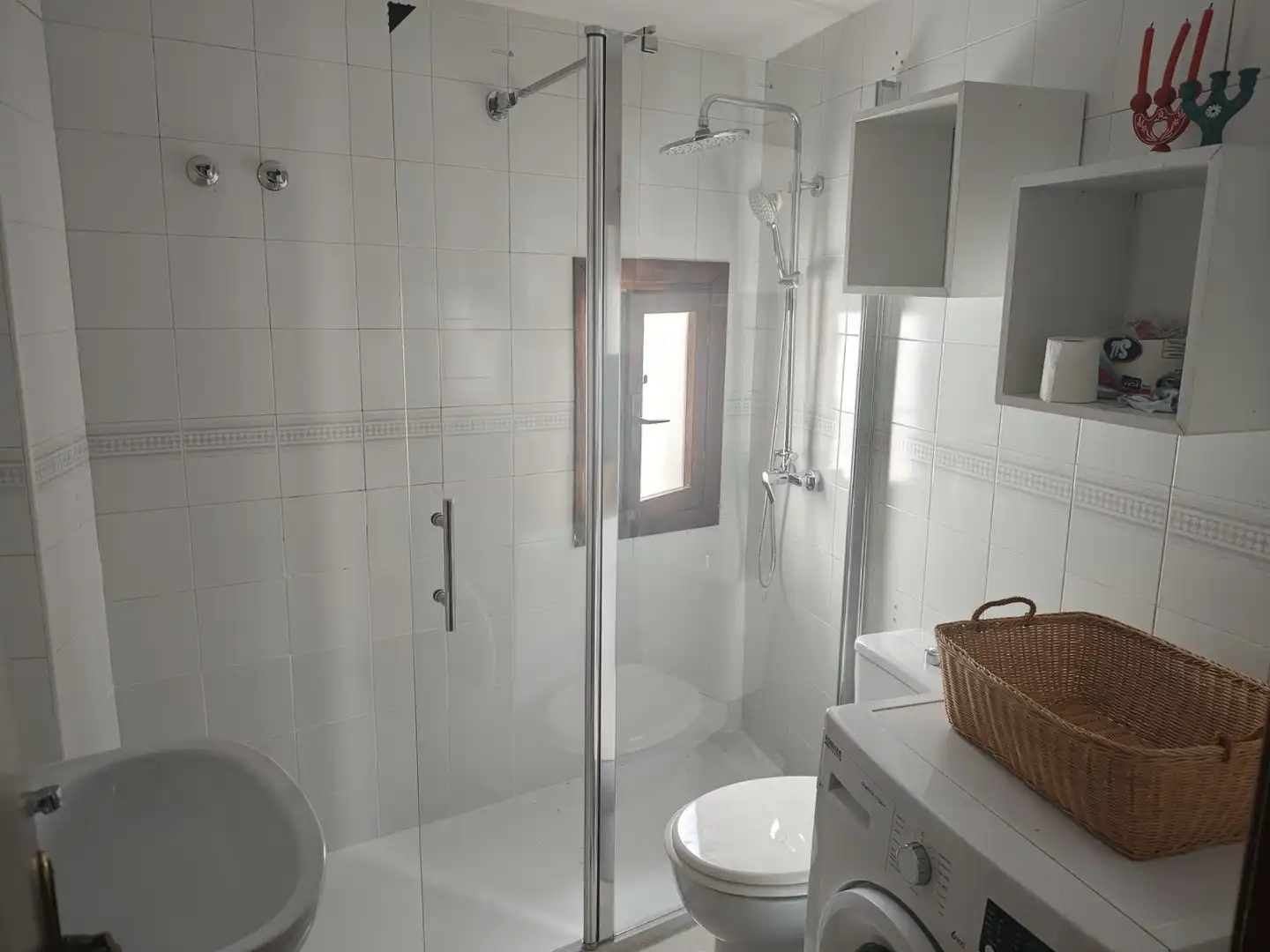 Baño de Apartamento de alquiler en Cáceres con Calefacción y Piscina comunitaria