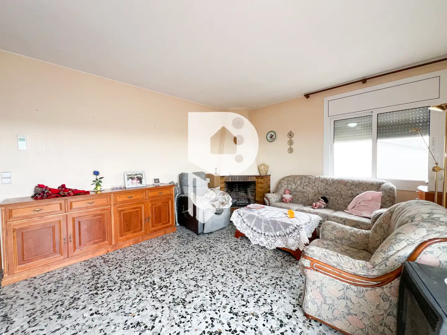 Sala d'estar de Casa o xalet en venda en Torrelles de Llobregat amb Aire condicionat, Calefacció i Jardí privat